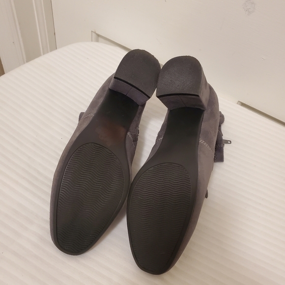 Sporto Gray "Samantha" Suede Side Zip Booties Size 9W, comfy, stylish - Picture 6 of 9